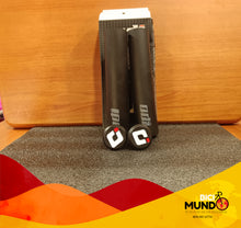 Cargar imagen en el visor de la galería, Puño ODI Longneck Oreja Negro
